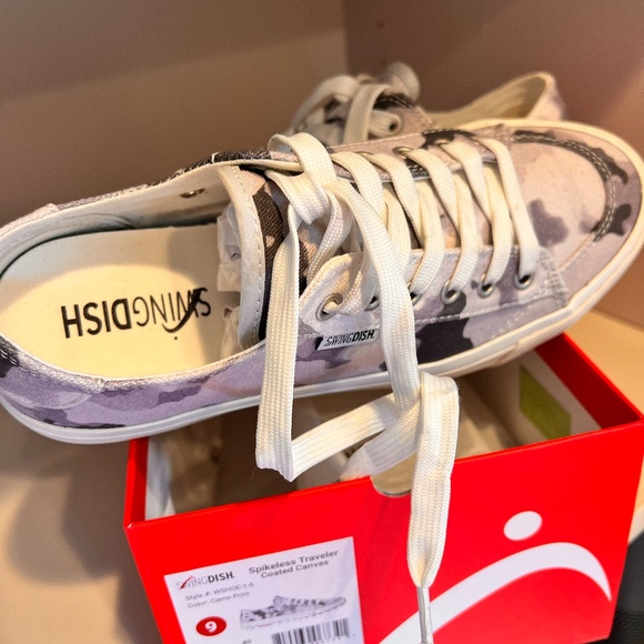 Swing Dish Golf Shoes - Picture 3 of 3